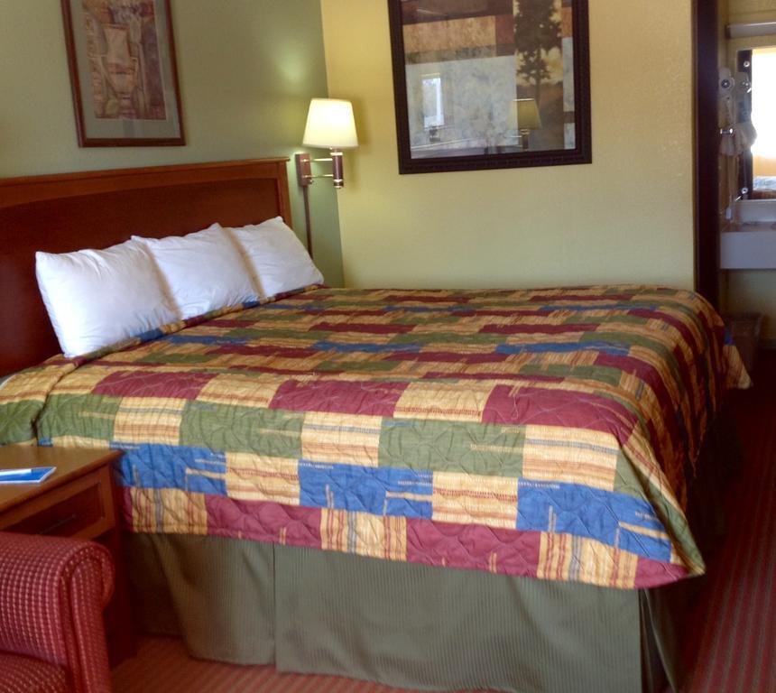 Rodeway Inn Concordia Extérieur photo