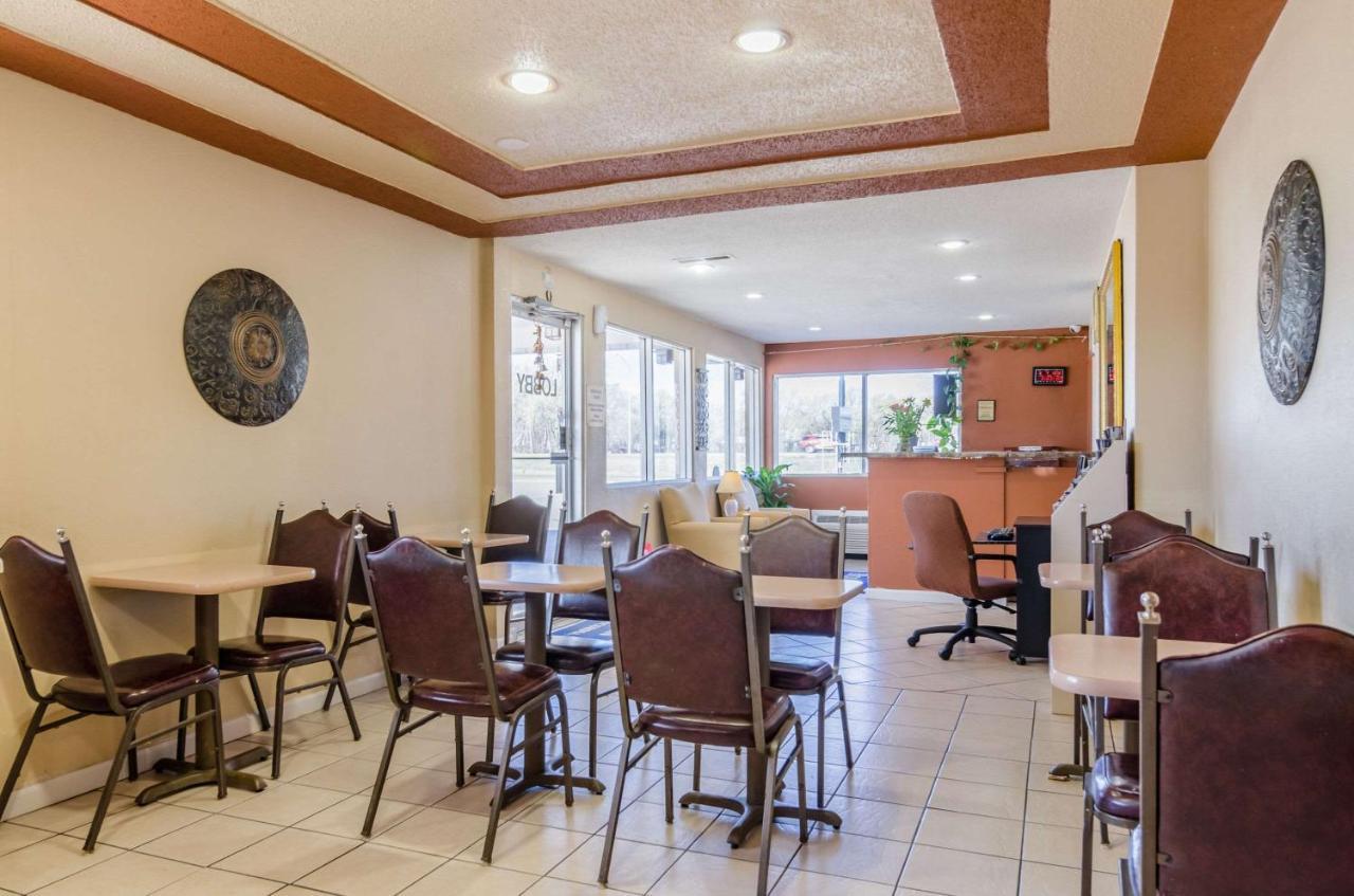 Rodeway Inn Concordia Extérieur photo