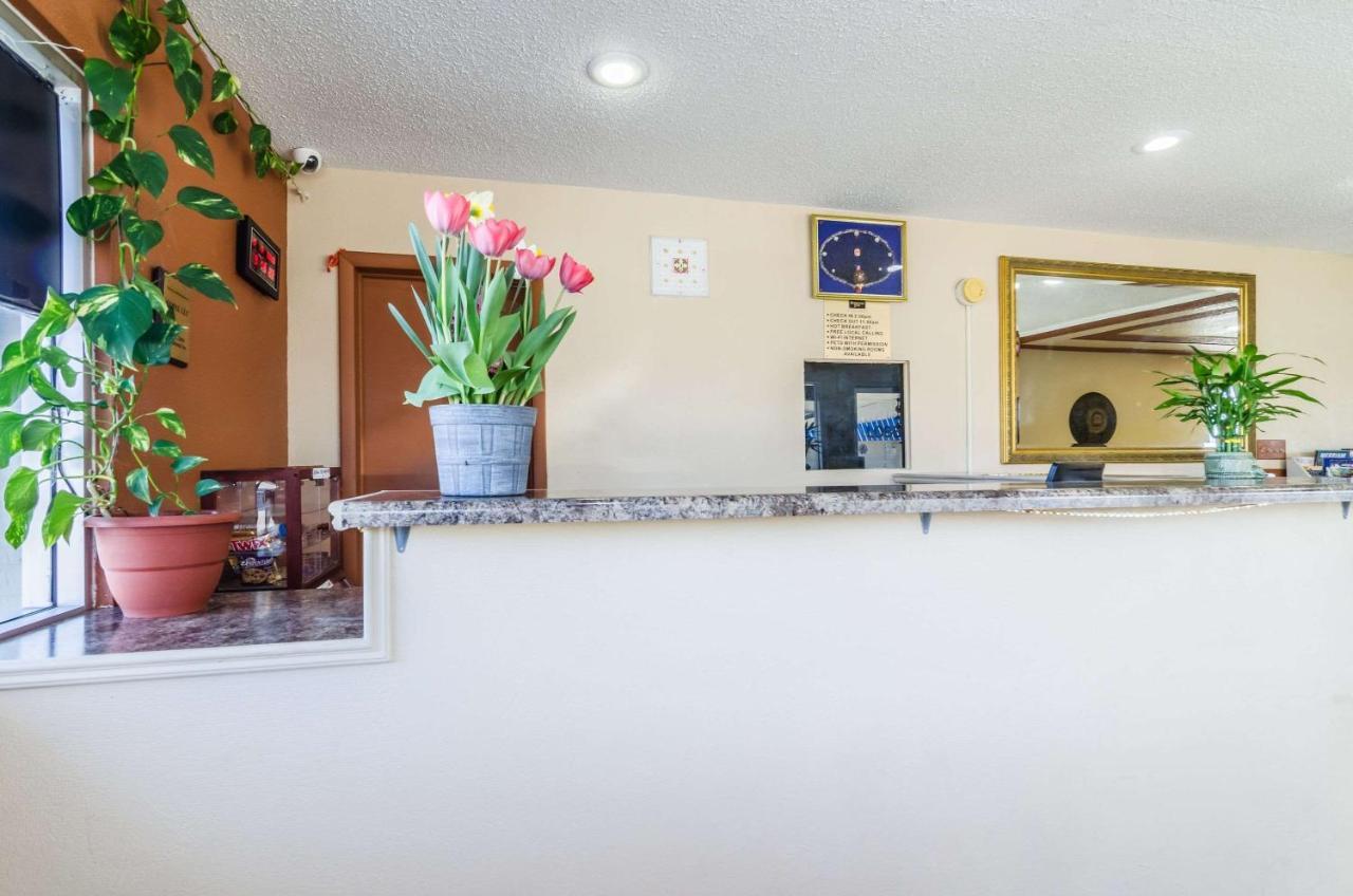Rodeway Inn Concordia Extérieur photo